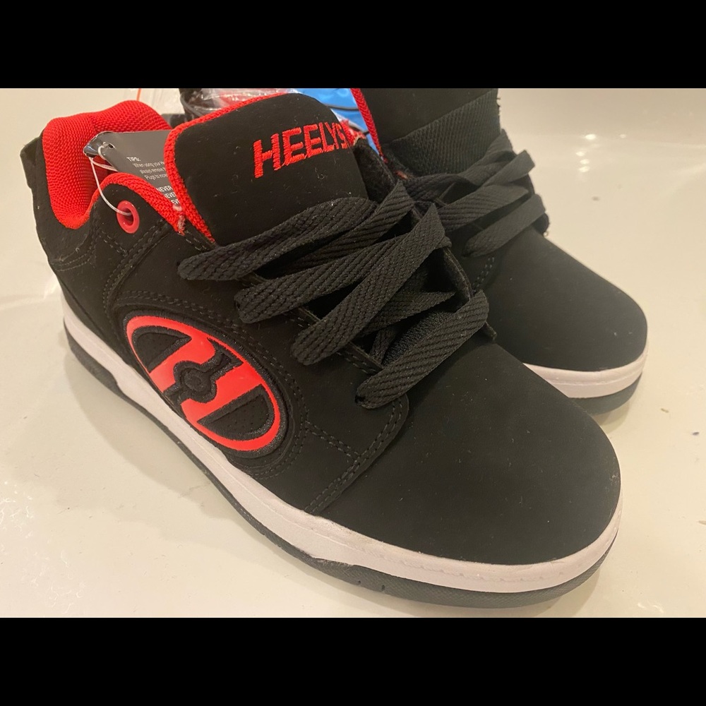 Heelys unisex size 5 black with red sneaker/wheel - Picture 2 of 4